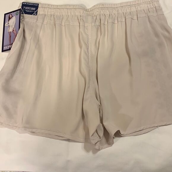 Sound/Style Size XL cream shorts with brown and tan embroidery down each side. - Picture 2 of 13